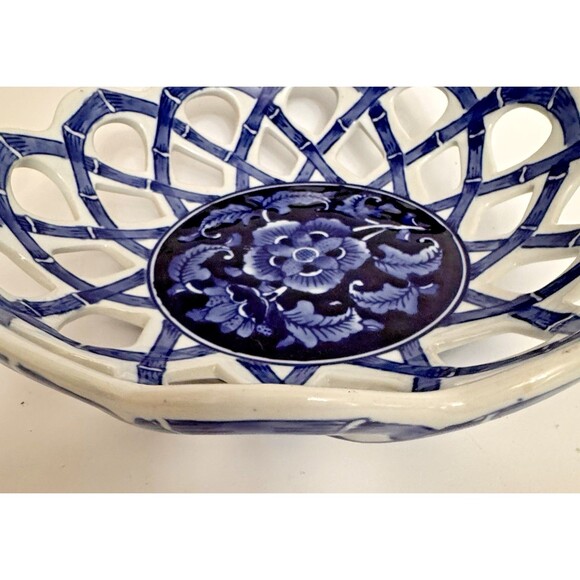 Vintage Blue & White Reticulated Porcelain Dish – Floral Center Open Lattice Des - Picture 5 of 8